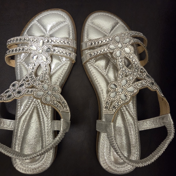 Shoes - Silver Sandals with Intricate Design